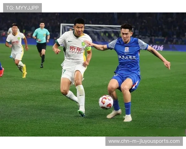 上海申花边路传中连连威胁,后点包抄差之毫厘 上海申花边路传中连连威胁,后点包抄差之毫厘